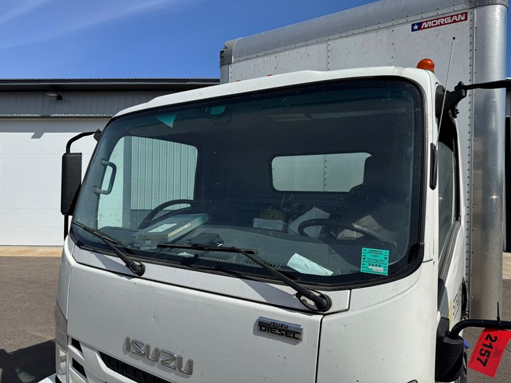 2019-isuzu-nrr-image-9