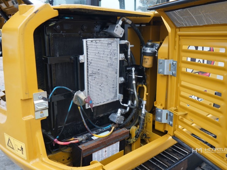 2014-caterpillar-305.5e-image-36