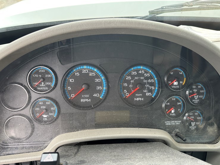 2007-international-7600-image-53