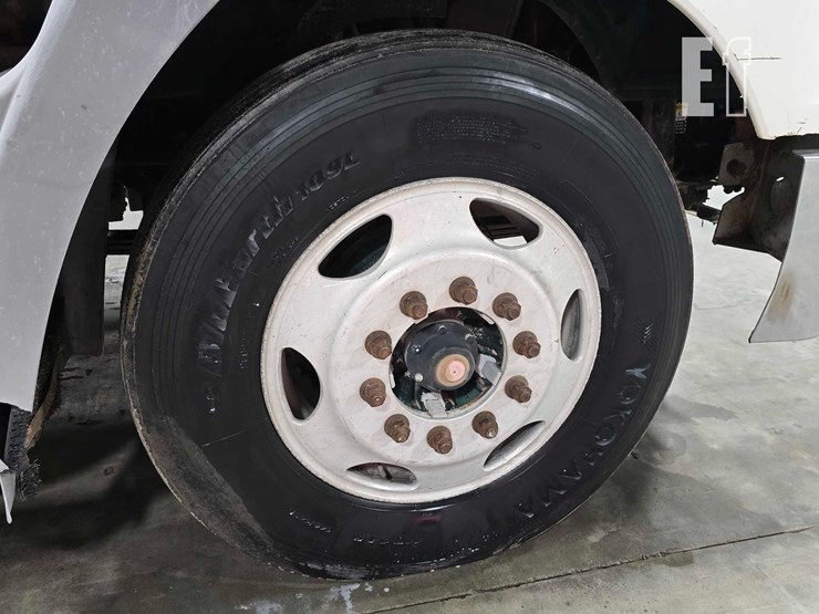 2004-mack-vision-cx613-image-32