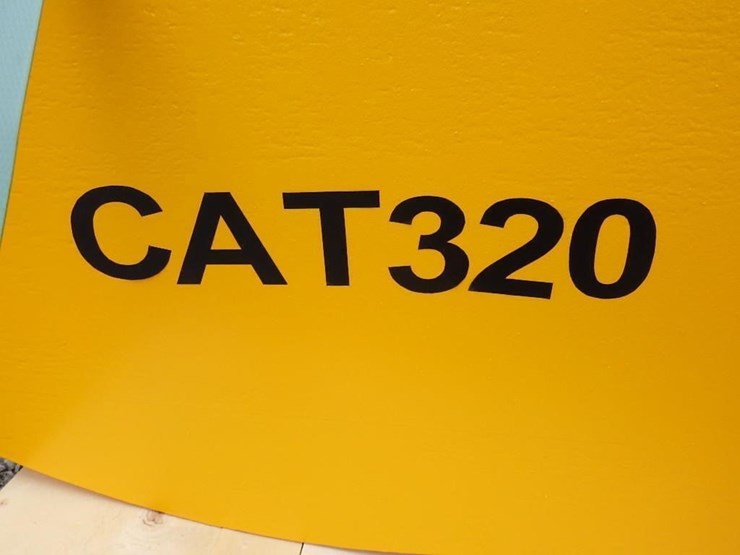 caterpillar-320-image-5