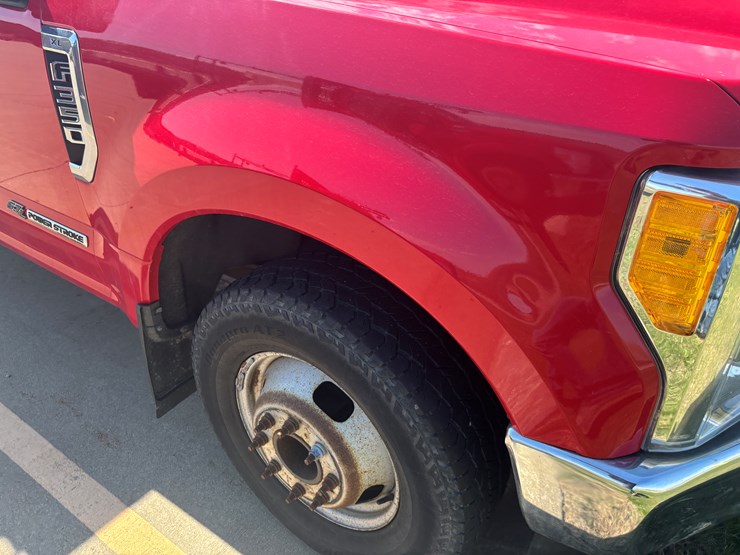 2017-ford-f350-image-18