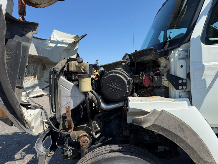 2010-international-7400-image-9