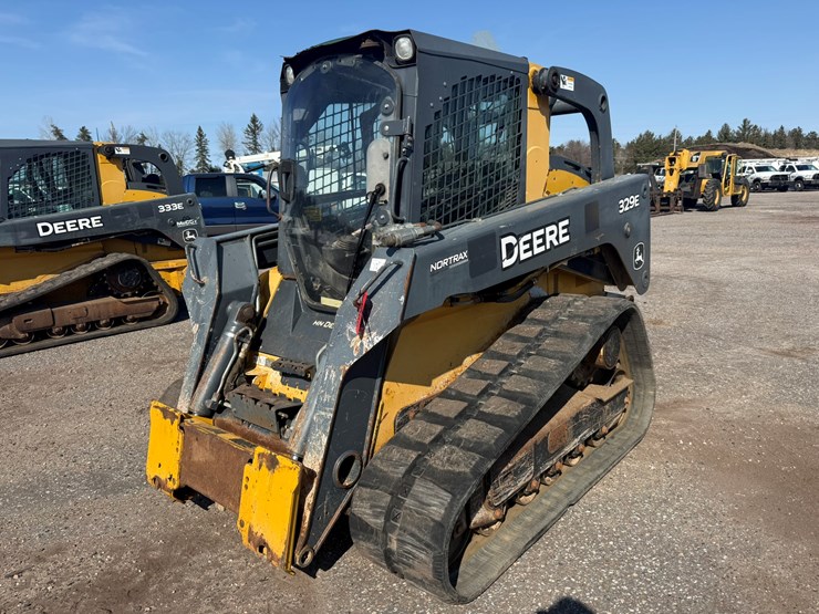 deere-329e-image-1