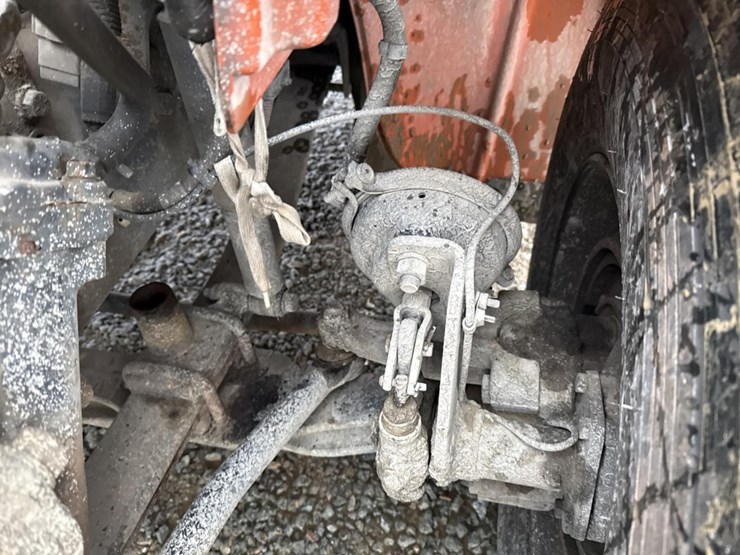 2016-massey-ferguson-8-image-16