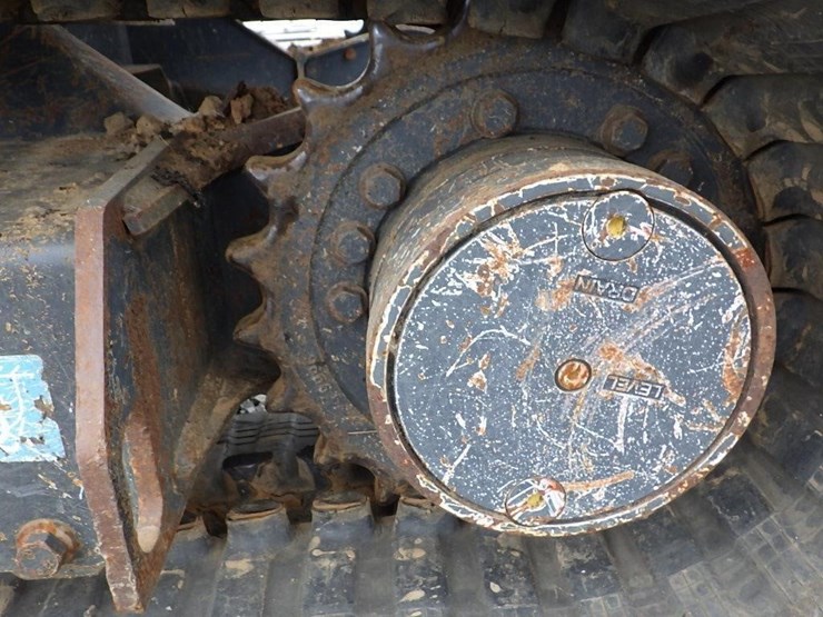 2020-deere-26g-image-35