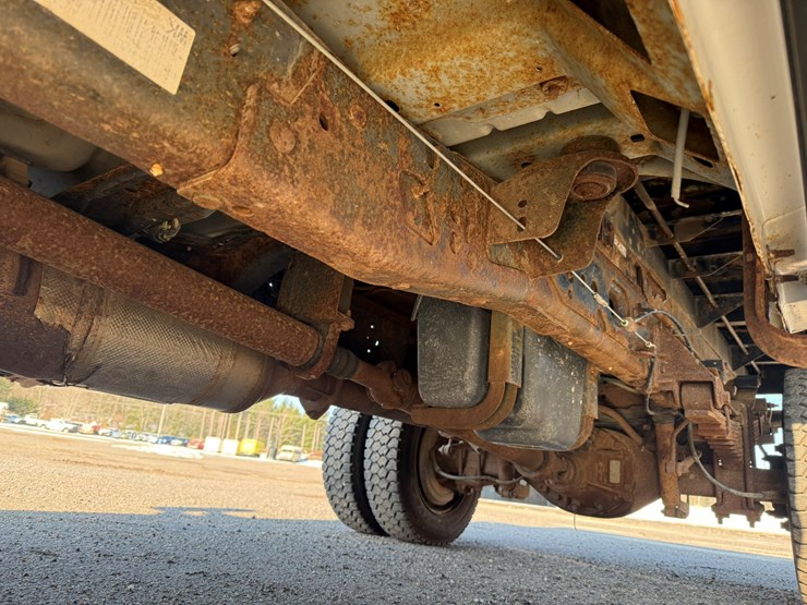 2012-ford-f550-xl-image-35