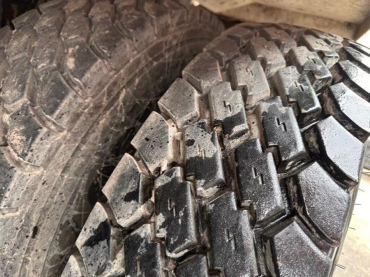 2008-peterbilt-335-image-48