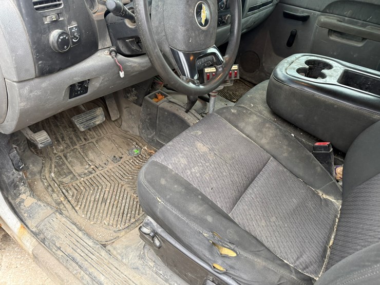 2012-chevrolet-3500-image-35