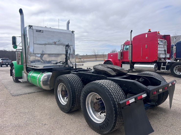 1999-peterbilt-379-image-3