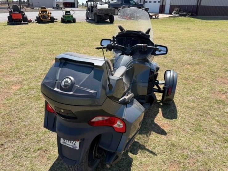 2018-can-am-spyder-rt-ltd-3-wheel-motorcycle-image-4