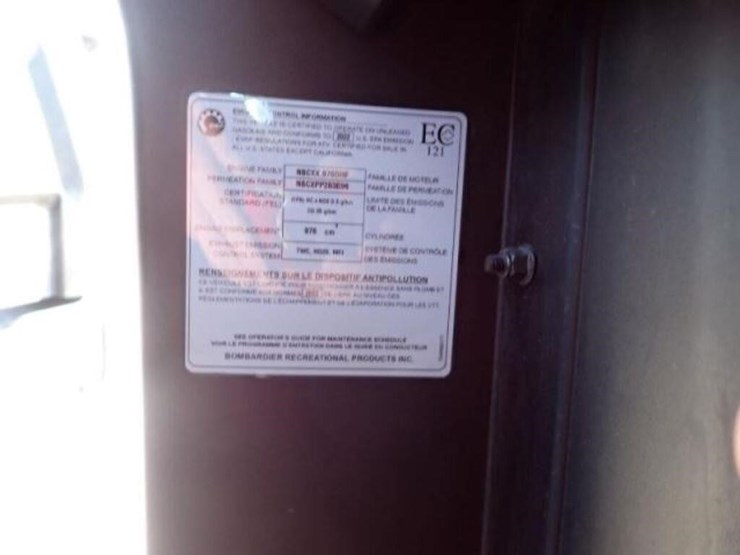 2022-can-am-defender-limited-hd10-4x4-side-by-side-image-21