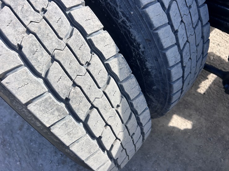 #1680-•-2003-freightliner-day-cab-truck-tractor-image-67