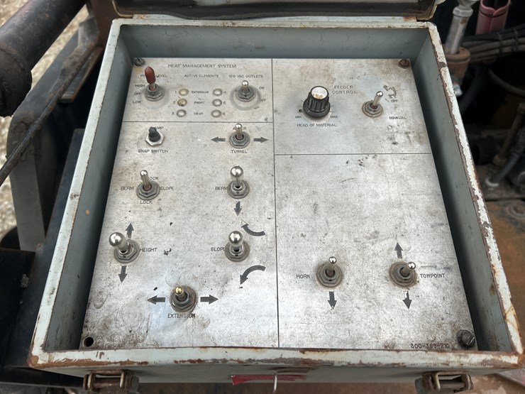 caterpillar-ap-600d-image-32