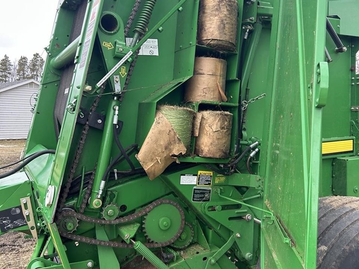 2011-john-deere-568-image-30
