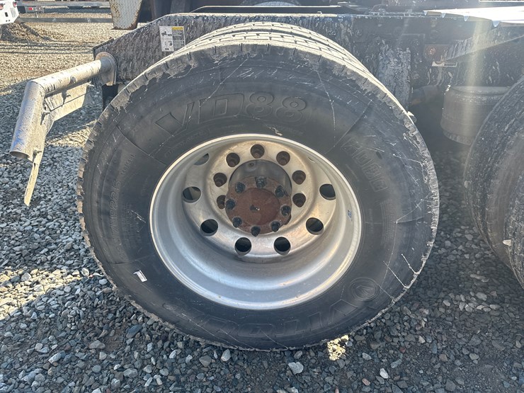 2013-peterbilt-365-image-83