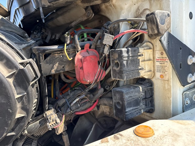 2010-international-7400-image-11