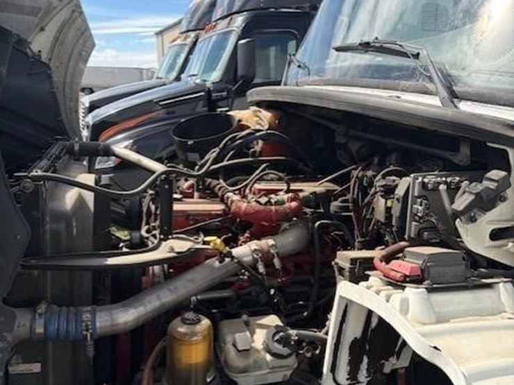 2018-freightliner-cascadia-126-image-5