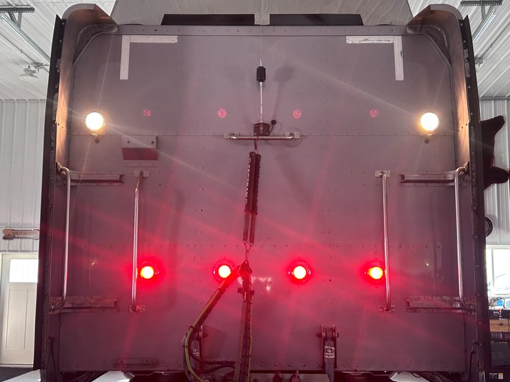 2007-peterbilt-379-image-140