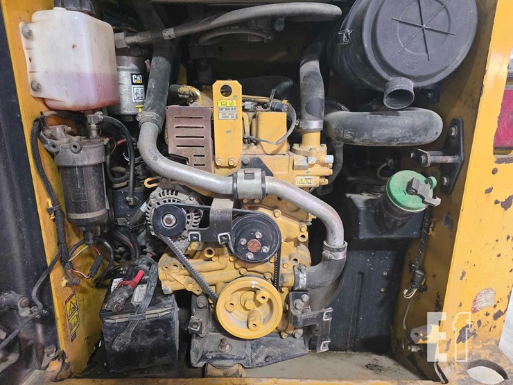 2015-caterpillar-259d-image-21