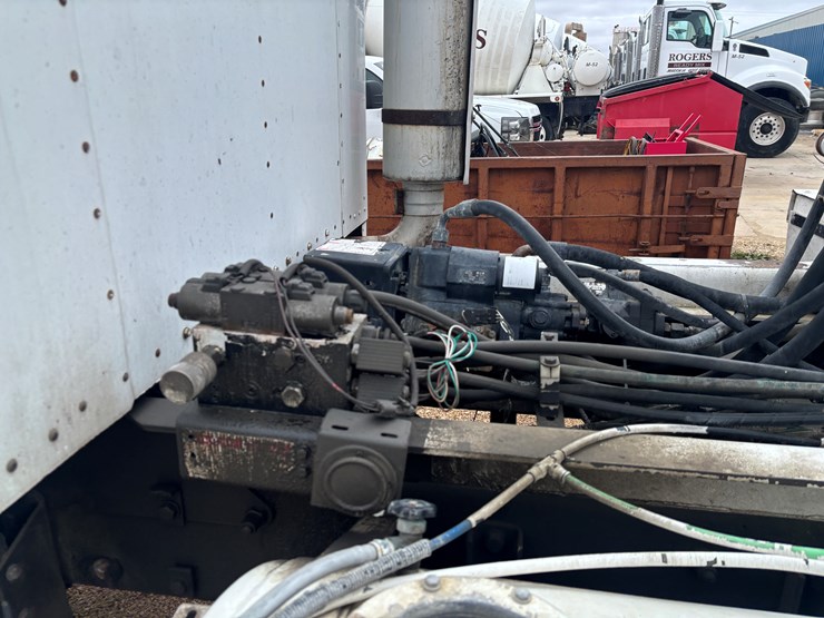 2004-kenworth-w900-image-53