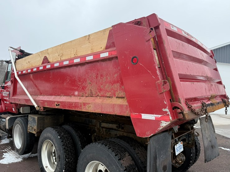 #1052-•-2007-international-7600sfa-tri-axle-dump-truck-image-13