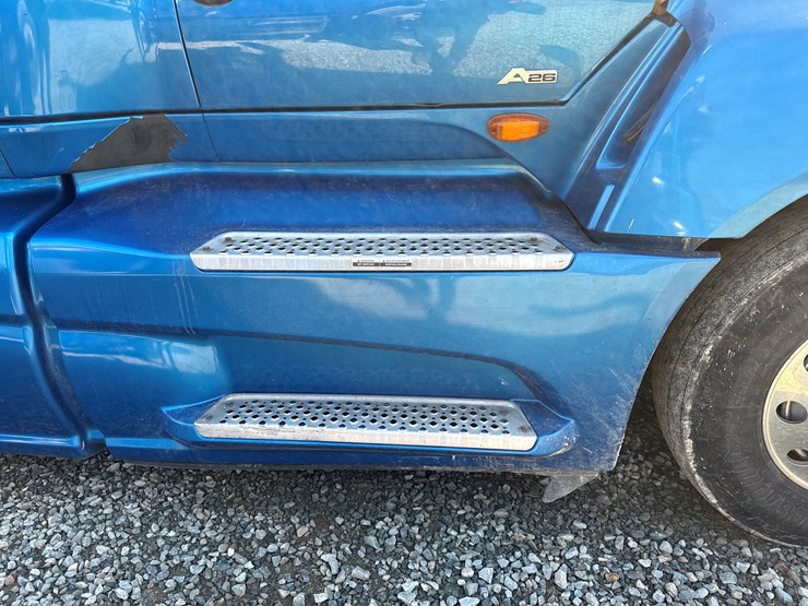 #2199-•-2020-international-a26-sleeper-cab-truck-tractor-image-12