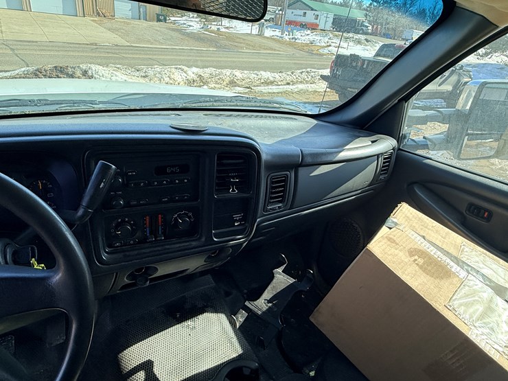 2006-chevrolet-3500hd-image-43