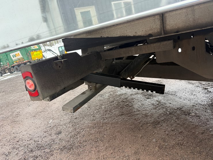 2018-ford-f650-image-25