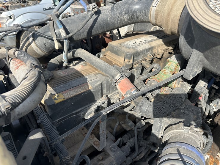 2015-peterbilt-337-image-40