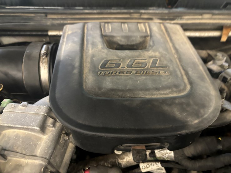 2013-chevrolet-3500-image-29