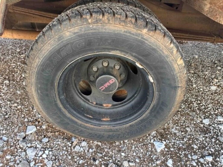 2001-gmc-3500-image-11