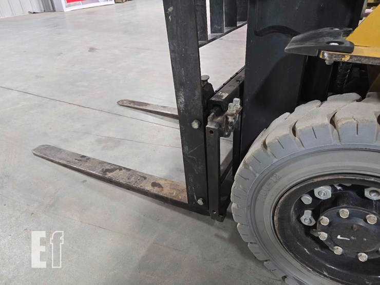 2019-caterpillar-gp25n-image-12