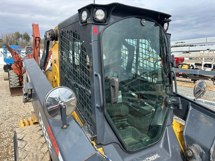 2020-deere-332g-image-40