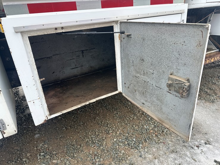 1995-international-8100-image-35