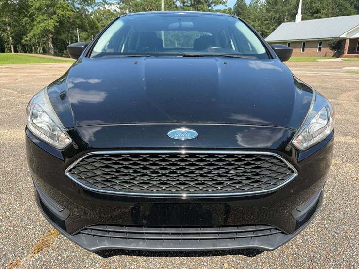 2017-ford-focus-4-door-sedan-(42,593-miles)-image-5