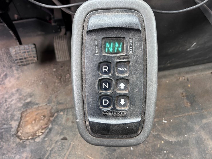 #1690-•-2013-international-7500-6x4-hydro-excavation-truck-image-62