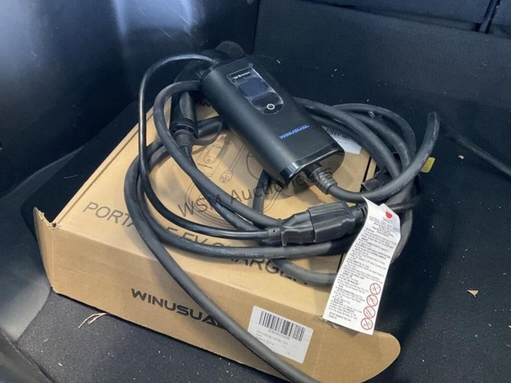 2015-nissan-leaf-s-hatchback-image-10