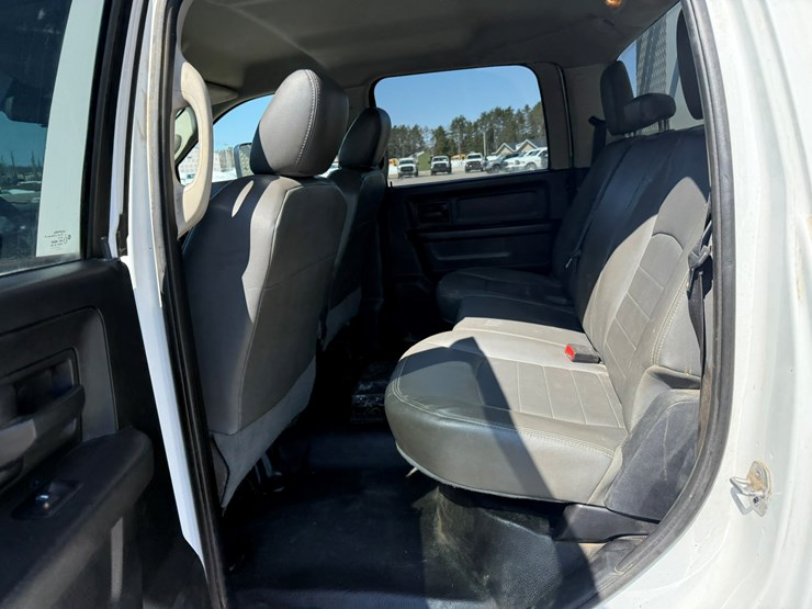 #1064-•-2015-ram-5500-heavy-duty-service-truck-image-21