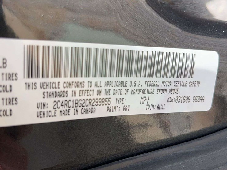 2012-chrysler-town-&-country-image-7