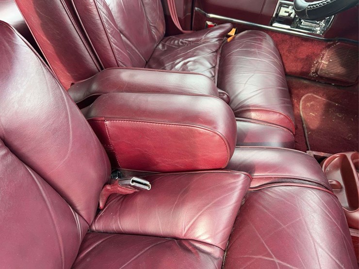 1989-lincoln-town-car-image-76