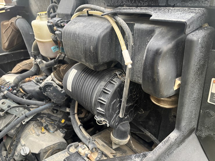 #2311-•-2023-can-am-hd-9-defender-xt-4x4-utv-image-29