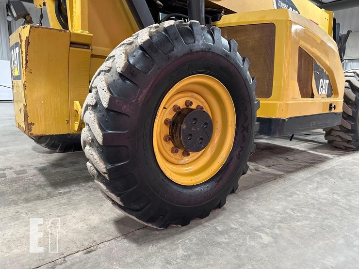 2014-caterpillar-tl1055c-image-26