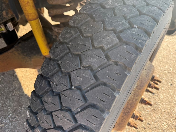 2012-ford-f550-xl-image-40