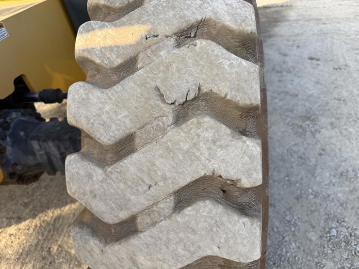 2013-gehl-dl11-image-63