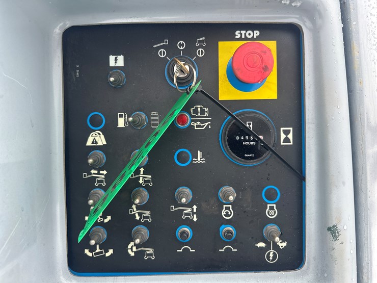 2005-massey-ferguson-8-image-23