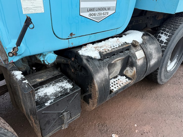 #1056-•-1989-mack-quad-axle-dump-truck-image-32