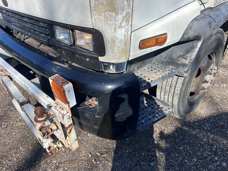 #1694-•-2004-isuzu-cab-and-chassis-image-9