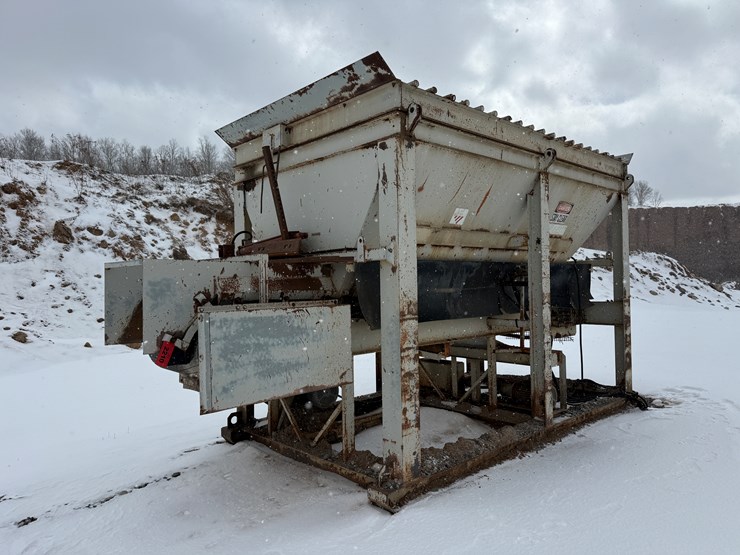 #2210-•-fabtek-14'x96"x128"-feeder-bin-image-10