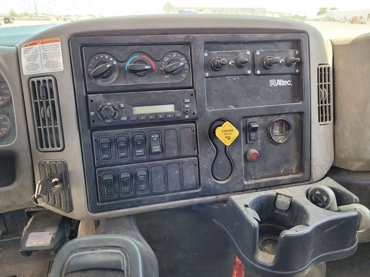 2012-international-7400-image-23